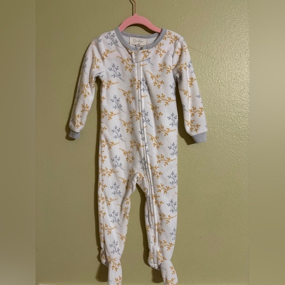 Pajamas Bundle once pieces  24 M
1 carters  2 Jessica simpson - Picture 11 of 12